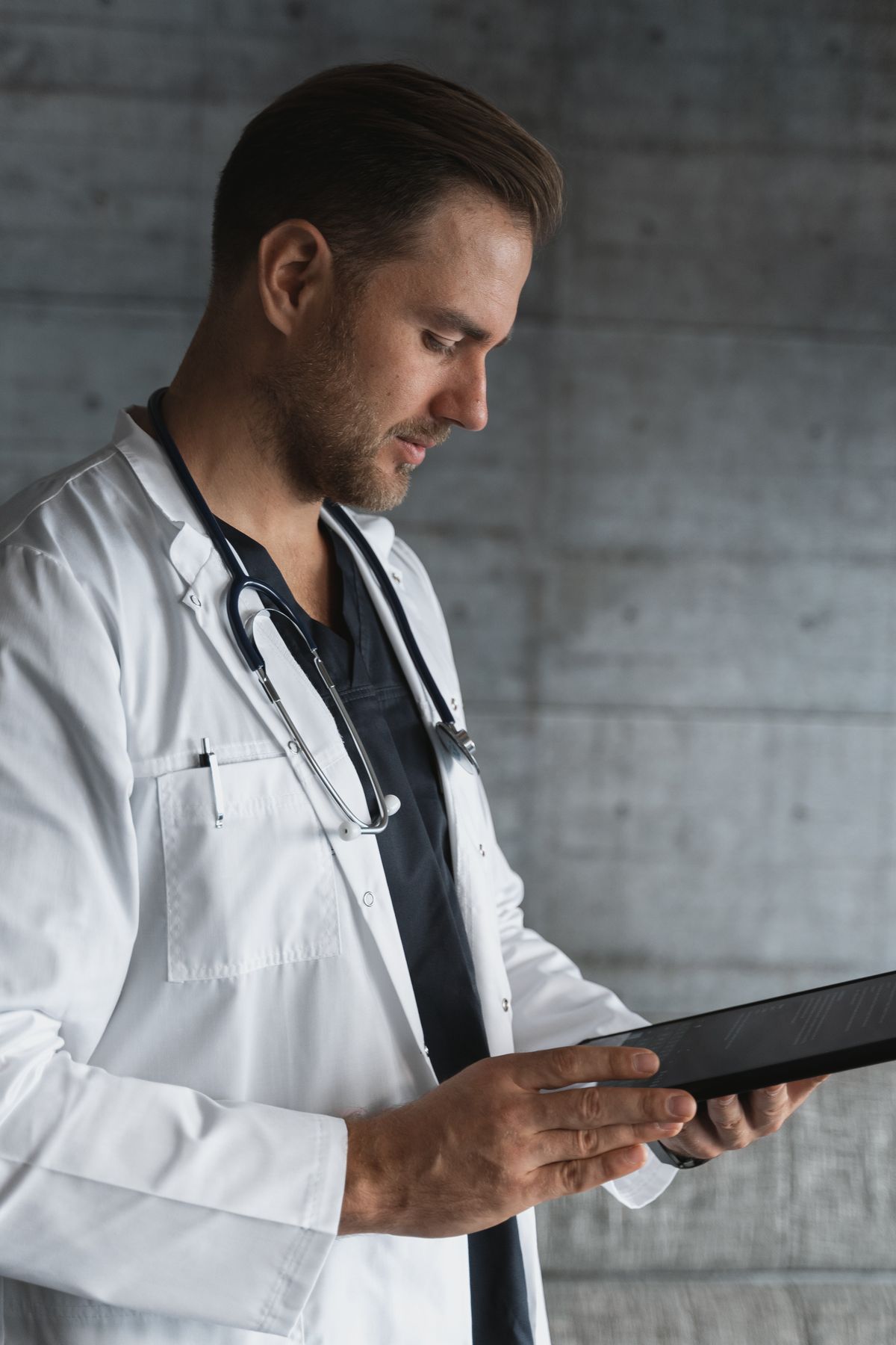 Dr. Julian Hart, Orthopaedic Surgeon